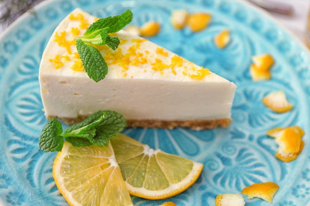 Så lätt bakar du en citroncheesecake